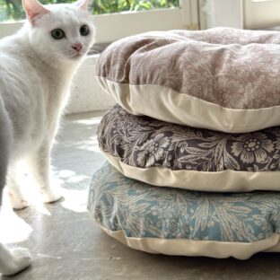 猫と小型犬のふかふかクッション ：シャビーシック ボタニカル